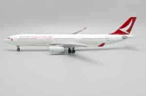 JC Wings 1:200 Cathay Dragon Airbus A330-300 "Last Flight" B-LBF (EW2333007)