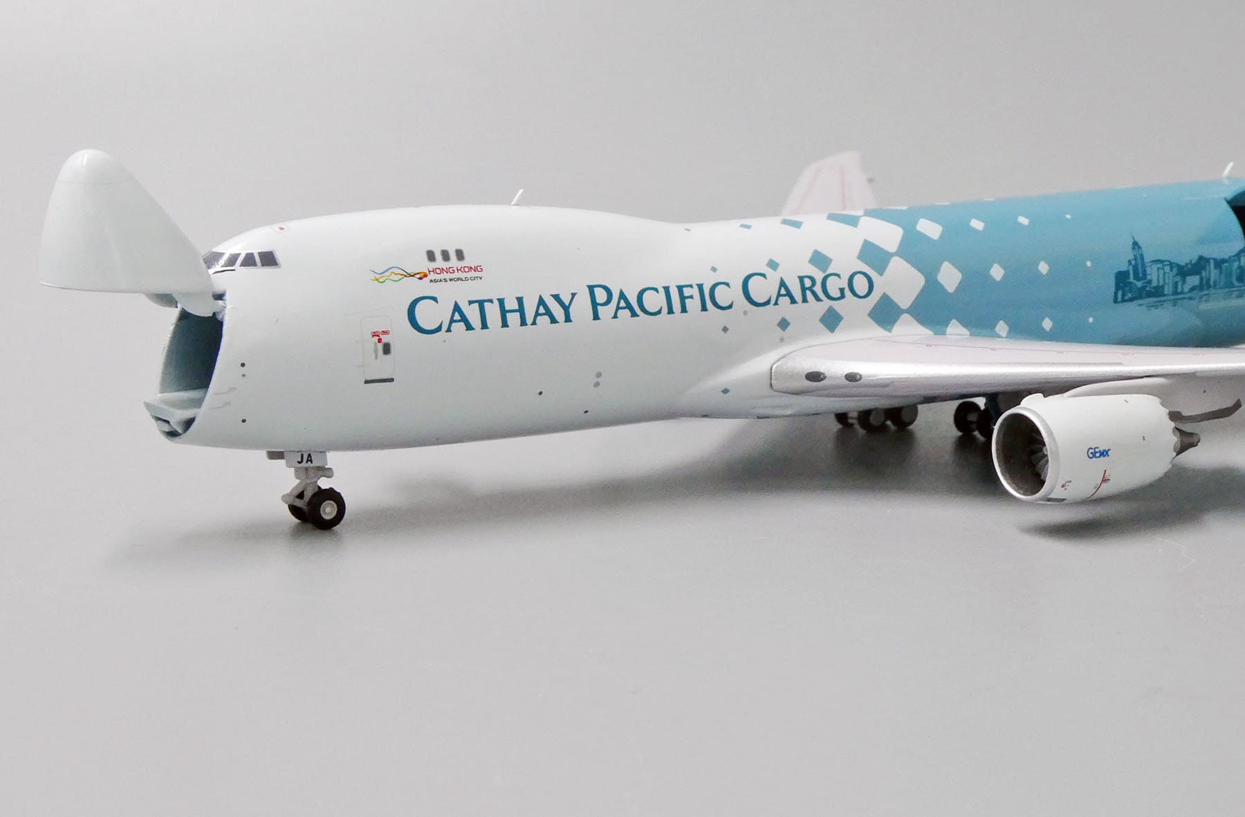 【正規品人気】1/400 CATHAY PACIFIC CARGO Boeing 747-8F #B-LJB 民間航空機