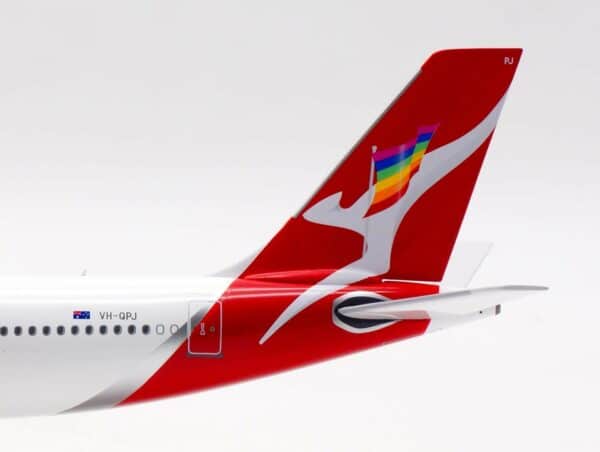 InFlight 200 1:200 Qantas Airways Airbus A330-300 "Rainbow Roo" VH-QPJ (IF333QFA0820) - Image 5