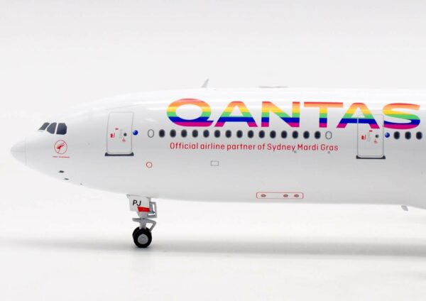 InFlight 200 1:200 Qantas Airways Airbus A330-300 "Rainbow Roo" VH-QPJ (IF333QFA0820) - Image 4
