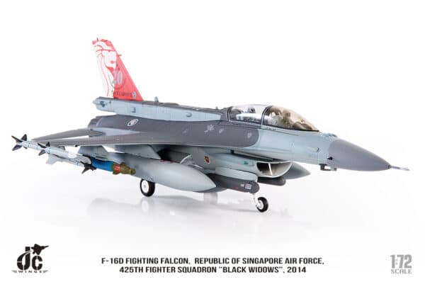 JC Wings Military 1:72 Republic of Singapore Air Force (RSAF) Lockheed F-16D Fighting Falcon 425th Fighter Sqn. 'Black Widows' 96-5034 / 6034 (JCW-72-F16-015) - Image 3