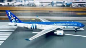 Phoenix Models 1:400 Aerolineas Argentinas Airbus A330-200 "Argentina National Football Team" LV-FVH (PH04492)