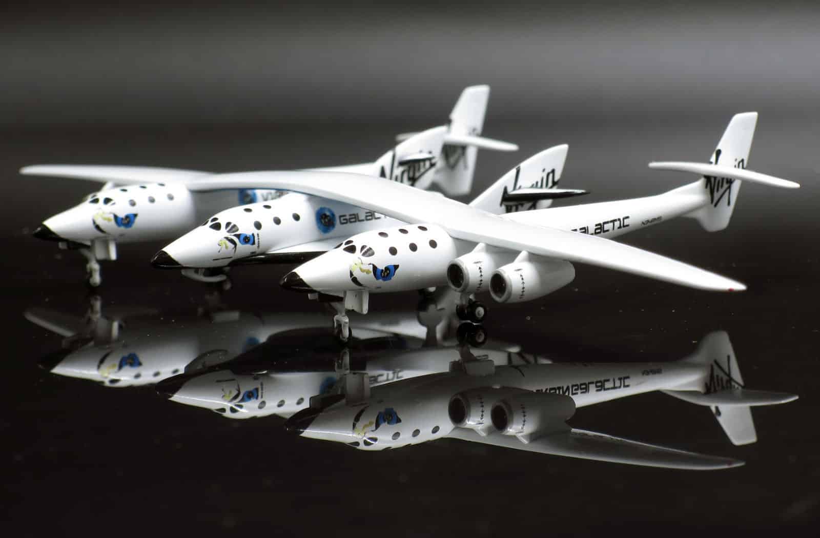 JC Wings 1:400 Virgin Galactic Scaled Composites 348 White Knight Two (WK2) & 339 SpaceShipTwo (SS2) "Old Colours" N348MS & N339SS (VG4001) - Image 2