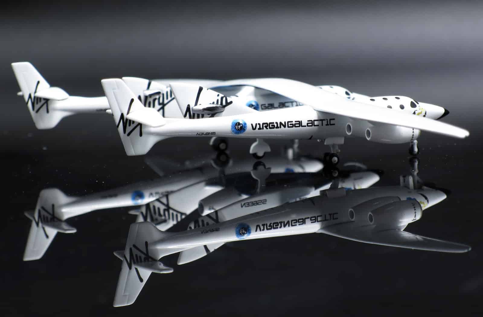 JC Wings 1:400 Virgin Galactic Scaled Composites 348 White Knight Two (WK2) & 339 SpaceShipTwo (SS2) "Old Colours" N348MS & N339SS (VG4001) - Image 3