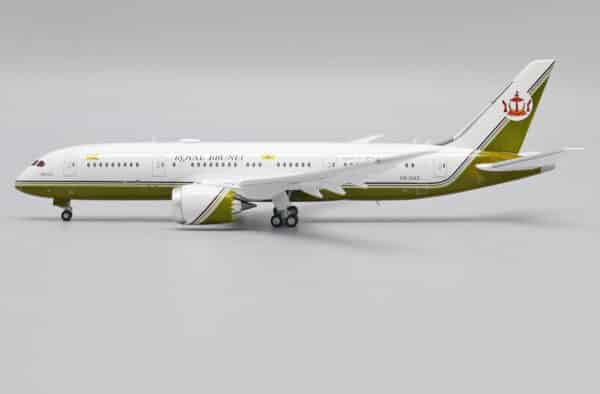 JC Wings 1:400 Brunei Government Boeing B787-800 Dreamliner BBJ VIP 'Flaps Down' V8-OAS (XX40063A) - Image 2
