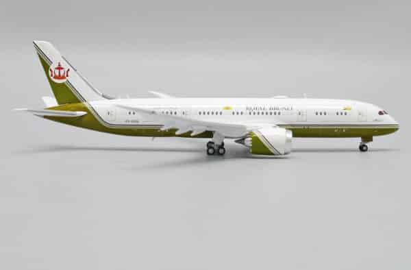 JC Wings 1:400 Brunei Government Boeing B787-800 Dreamliner BBJ VIP 'Flaps Down' V8-OAS (XX40063A) - Image 3