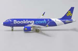 JC Wings 1:400 Spring Airlines Airbus A320-200S "Booking.com" B-6902 (XX4055)