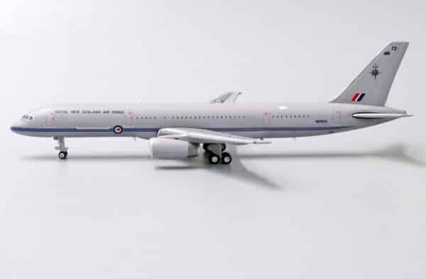 JC Wings 1:400 Royal New Zealand Air Force (RNZAF) Boeing B757-200 VIP NZ7572 (XX4468) - Image 2