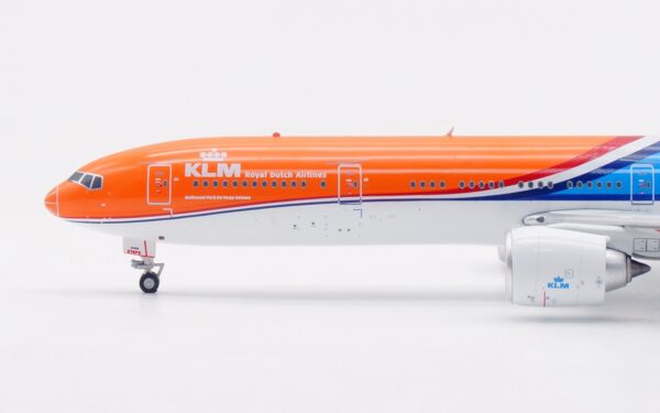 Aviation 400 1:400 KLM Royal Dutch Airlines Boeing B777-300(ER) "2023 Orange Pride" PH-BVA (AV4212) - Image 10
