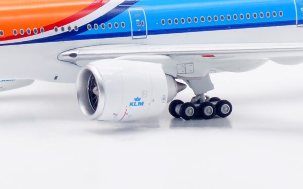 Aviation 400 1:400 KLM Royal Dutch Airlines Boeing B777-300(ER) "2023 Orange Pride" PH-BVA (AV4212) - Image 11