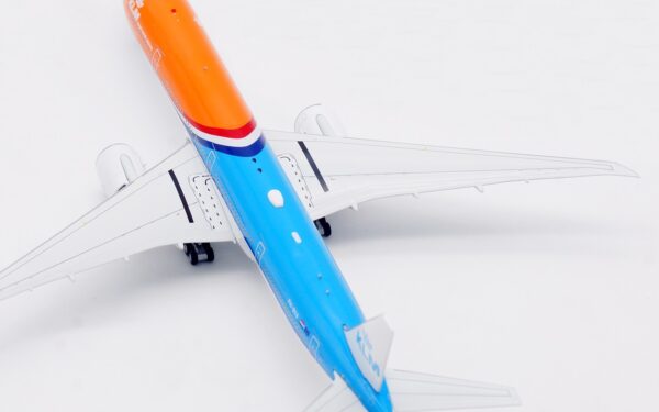 Aviation 400 1:400 KLM Royal Dutch Airlines Boeing B777-300(ER) "2023 Orange Pride" PH-BVA (AV4212) - Image 12