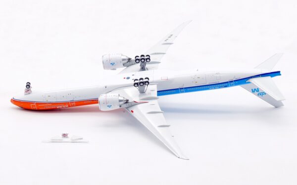 Aviation 400 1:400 KLM Royal Dutch Airlines Boeing B777-300(ER) "2023 Orange Pride" PH-BVA (AV4212) - Image 15