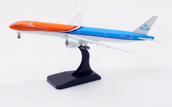 Aviation 400 1:400 KLM Royal Dutch Airlines Boeing B777-300(ER) "2023 Orange Pride" PH-BVA (AV4212) - Image 2