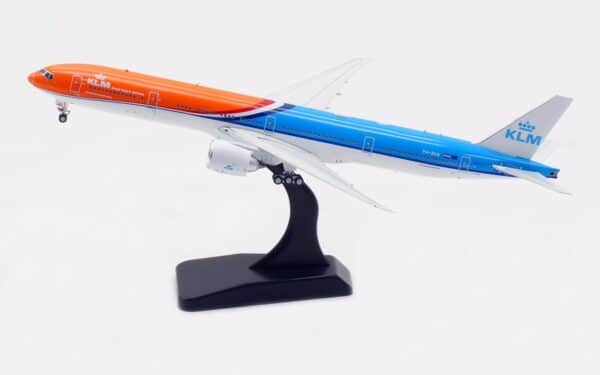 Aviation 400 1:400 KLM Royal Dutch Airlines Boeing B777-300(ER) "2023 Orange Pride" PH-BVA (AV4212) - Image 3