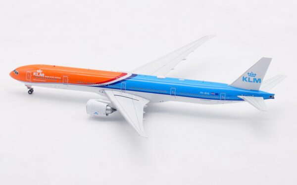Aviation 400 1:400 KLM Royal Dutch Airlines Boeing B777-300(ER) "2023 Orange Pride" PH-BVA (AV4212) - Image 6