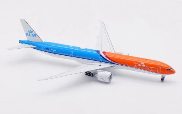 Aviation 400 1:400 KLM Royal Dutch Airlines Boeing B777-300(ER) "2023 Orange Pride" PH-BVA (AV4212) - Image 7