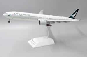 JC Wings 1:200 Cathay Pacific Boeing B777-300(ER) "Flaps Down" B-KPP (EW277W002A)