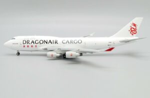 JC Wings 1:400 Dragonair Cargo Boeing B747-400(BCF) "Flaps Down" B-KAF (EW4744010A)