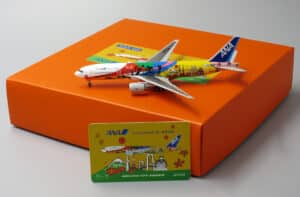 JC Wings 1:400 ANA All Nippon Airways Boeing B777-200(ER) "Hello 2020 - Flaps Up" JA741A (EW4772001)