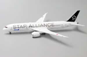 JC Wings 1:400 ANA All Nippon Airways Boeing B787-9 Dreamliner "Star Alliance - Flaps Up" JA899A (EW4789003)