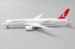 JC Wings 1:400 Turkish Airlines Boeing B787-9 Dreamliner "Flaps Up" TC-LLF (EW4789009)