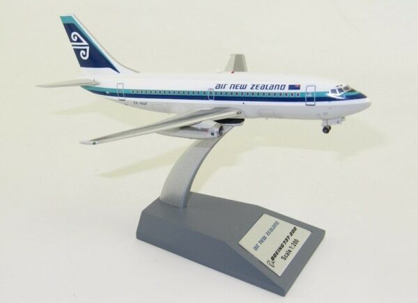 InFlight 200 1:200 Air New Zealand Boeing B737-200 "Pohowhera" ZK-NAF (IF732NZ0720) - Image 2