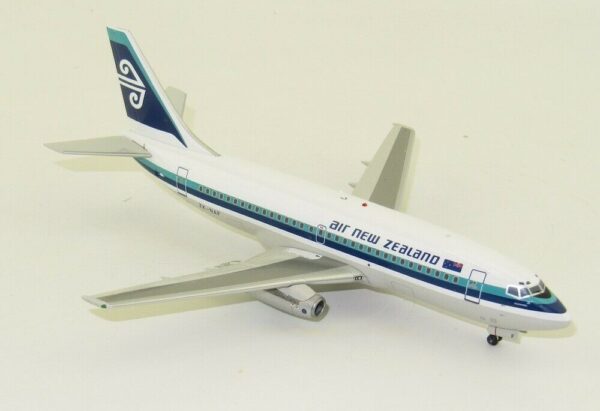 InFlight 200 1:200 Air New Zealand Boeing B737-200 "Pohowhera" ZK-NAF (IF732NZ0720) - Image 6