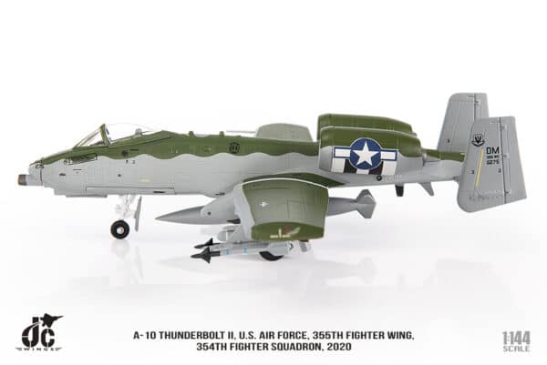 JC Wings Military 1:144 United States Air Force (USAF) Fairchild Republic A-10C Thunderbolt II, "Demo Team", 354th FS "Bulldogs", Davis-Monthan AFB 80-0275 (JCW-144-A10-003)