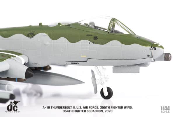 JC Wings Military 1:144 United States Air Force (USAF) Fairchild Republic A-10C Thunderbolt II, "Demo Team", 354th FS "Bulldogs", Davis-Monthan AFB 80-0275 (JCW-144-A10-003) - Image 6
