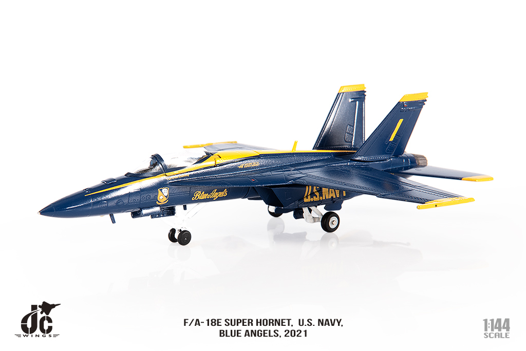 JC Wings Military 1:144 United States Navy (USN) Blue Angels McDonnell Douglas F/A-18E Super Hornet, No. 1 (JCW-144-F18-004) - Image 4