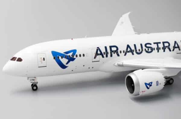 JC Wings 1:200 Air Austral Boeing B787-8 Dreamliner F-OLRB (LH2047) - Image 9