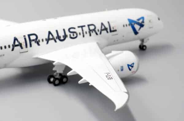 JC Wings 1:200 Air Austral Boeing B787-8 Dreamliner F-OLRB (LH2047) - Image 10