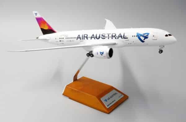 JC Wings 1:200 Air Austral Boeing B787-8 Dreamliner F-OLRB (LH2047) - Image 13