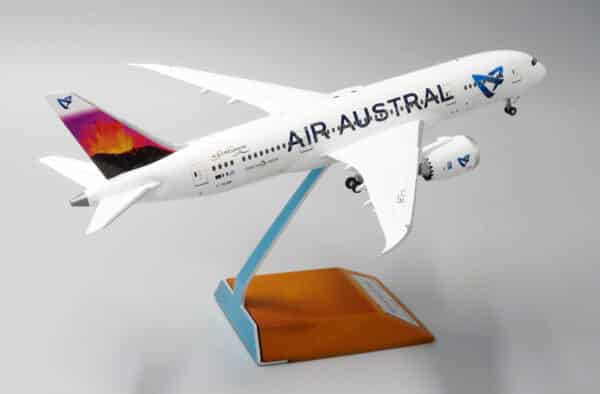 JC Wings 1:200 Air Austral Boeing B787-8 Dreamliner F-OLRB (LH2047) - Image 14