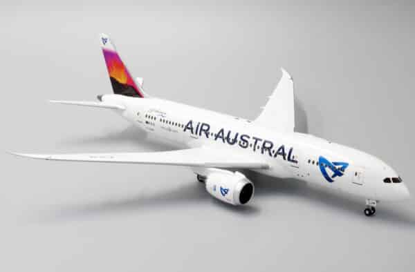 JC Wings 1:200 Air Austral Boeing B787-8 Dreamliner F-OLRB (LH2047) - Image 3