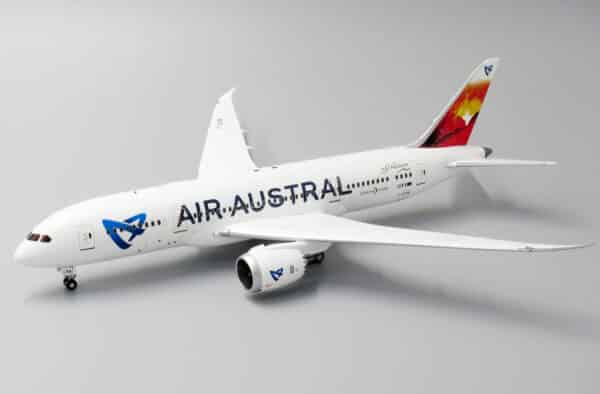 JC Wings 1:200 Air Austral Boeing B787-8 Dreamliner F-OLRB (LH2047) - Image 4