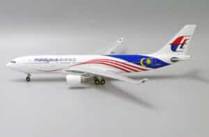 JC Wings 1:200 Malaysia Airlines Airbus A330-200 9M-MTZ (LH2162)