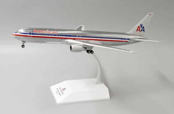 JC Wings 1:200 American Airlines Boeing B767-300(ER) N374AA (LH2171) - Image 2