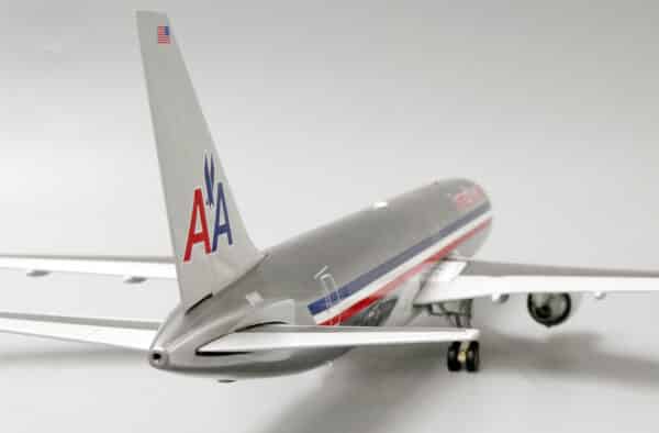 JC Wings 1:200 American Airlines Boeing B767-300(ER) N374AA (LH2171) - Image 11