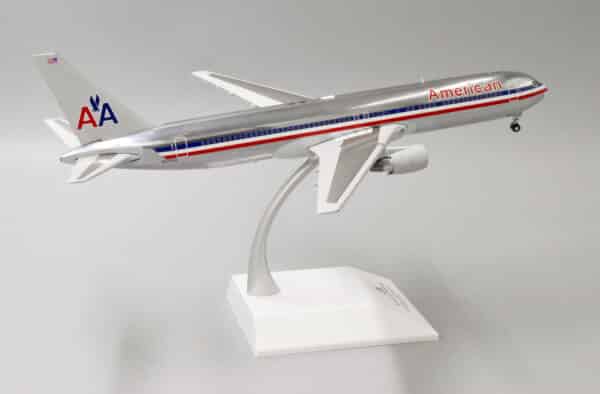 JC Wings 1:200 American Airlines Boeing B767-300(ER) N374AA (LH2171) - Image 3