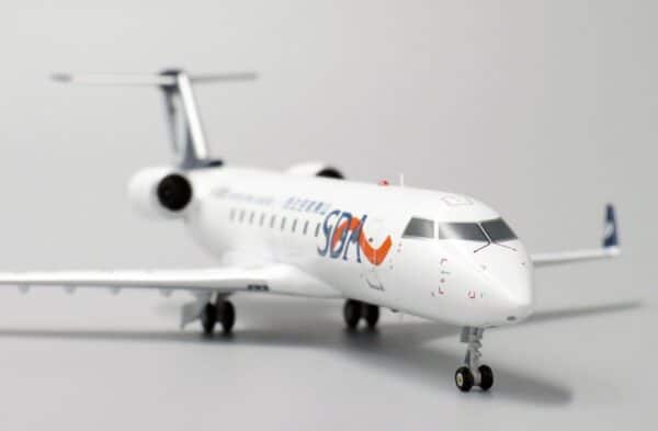JC Wings 1:200 Shandong Airlines Bombardier CRJ-200LR B-3009 (LH2189) - Image 6