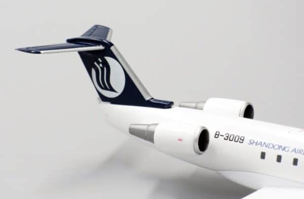 JC Wings 1:200 Shandong Airlines Bombardier CRJ-200LR B-3009 (LH2189) - Image 8
