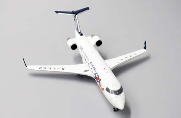 JC Wings 1:200 Shandong Airlines Bombardier CRJ-200LR B-3009 (LH2189) - Image 9