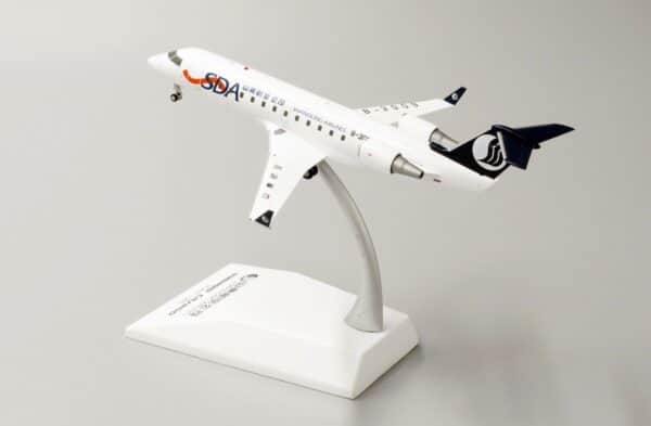 JC Wings 1:200 Shandong Airlines Bombardier CRJ-200LR B-3009 (LH2189) - Image 11
