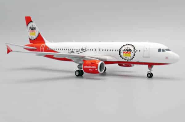 JC Wings 1:200 Air Berlin Airbus A320-200 "Bitburger Fan Force One" D-ABFK (LH2202) - Image 10