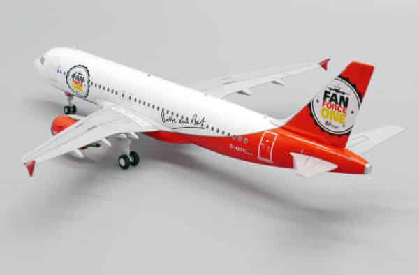 JC Wings 1:200 Air Berlin Airbus A320-200 "Bitburger Fan Force One" D-ABFK (LH2202) - Image 5
