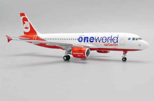 JC Wings 1:200 Air Berlin Airbus A320-200 "OneWorld" D-ABHO (LH2204) - Image 11