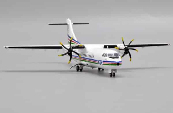 JC Wings 1:200 ATR-42-300 "House Colours" F-WEGA (LH2233) - Image 7