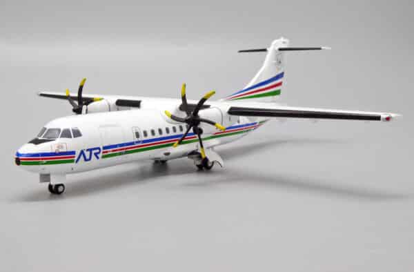 JC Wings 1:200 ATR-42-300 "House Colours" F-WEGA (LH2233) - Image 9