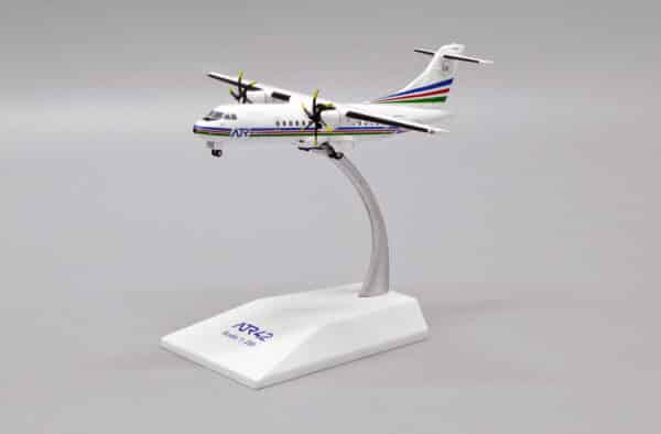 JC Wings 1:200 ATR-42-300 "House Colours" F-WEGA (LH2233) - Image 12
